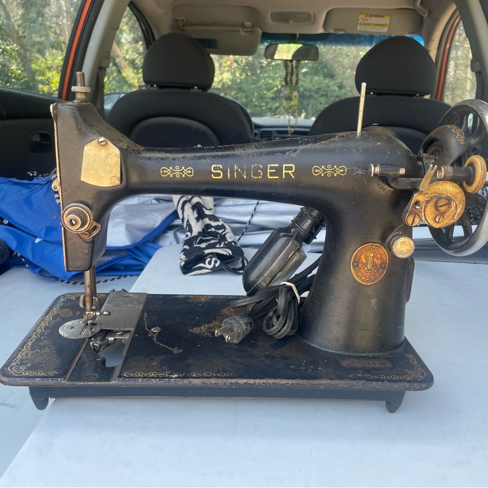 Singer Black Sewing Machine - Picture 2 of 4